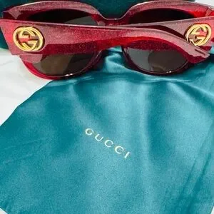 Gucci | Accessories | Gucci Red Sunglasses With Teal Case  display picture 2